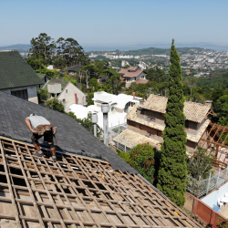 Troca de telhado de cerâmica pelo sistema Shingle (foto da execução)
