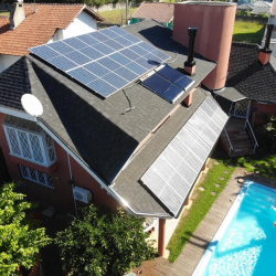 casa com telhado americano